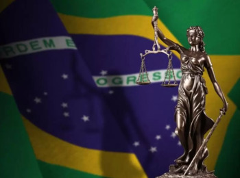 Cláusula Pétrea: Características, Papel no Poder Constituinte e Correntes Doutrinárias no Brasil