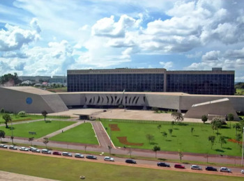 STJ mantém dano moral em protesto indevido de duplicata