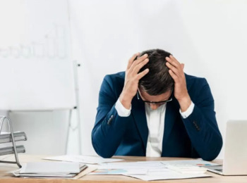 Homem Trans Será Indenizado por Cobranças Feitas em Antigo Nome