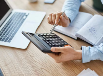 Empresa é Condenada após Contestar o Próprio Cálculo de Horas Extras