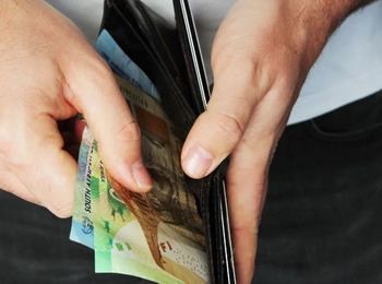 STJ decide que financeira não pode abater parcelas futuras