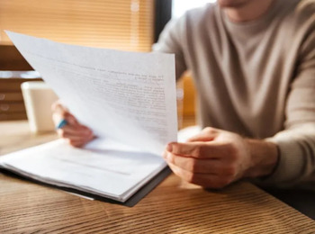 Decisão do TJ-ES permite registro de três pais e uma mãe em certidão