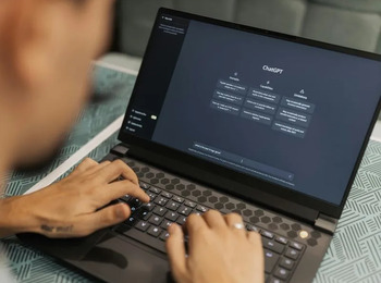 Nova lei aumenta pena para violência psicológica com IA contra mulheres