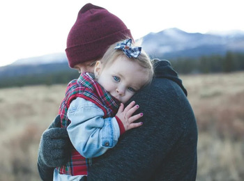 Homem perde guarda da filha após negligência com abusos