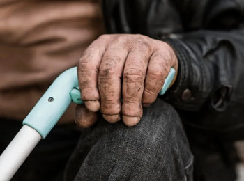 Lei aumenta pena para abandono de idosos e deficientes