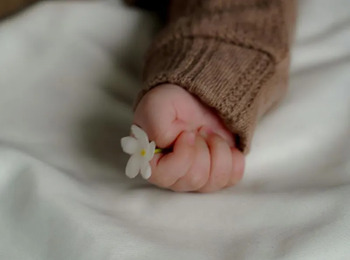 Juíza concede direito de visita a pai de bebê de quatro meses