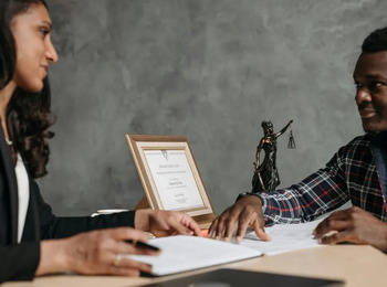 Gratuidade de Justiça e Necessidade de Caução nas Tutelas de Urgência: entenda a relação