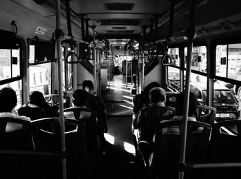 Negada remuneração por horas extras a cobrador de ônibus