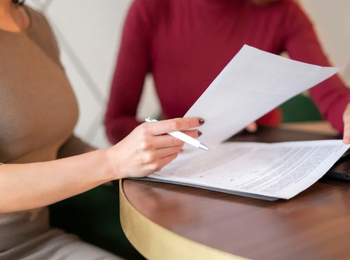 União poliafetiva reconhecida para divisão de pensão por morte