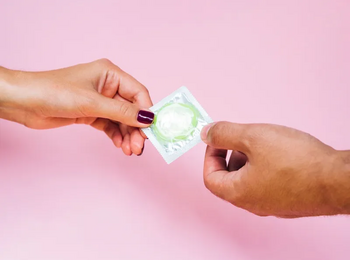 Mulher recebe indenização por prática de 'stealthing' durante ato sexual