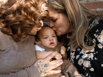 Dupla maternidade é reconhecida pela Justiça em MG após inseminação caseira