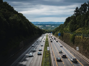 Concessionária de rodovia não pode cobrar pela passagem de rede de esgoto na faixa de domínio.