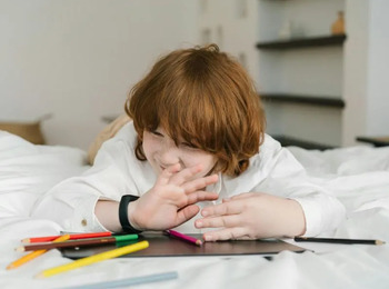 Plano de saúde é obrigado a custear tratamento multidisciplinar para criança autista em decisão judicial