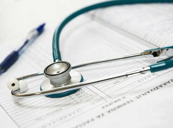 Justiça determina manutenção de plano de saúde para beneficiários em tratamento contínuo