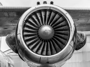 TST condena indústria aeronáutica por exposição pública de faltas de empregados