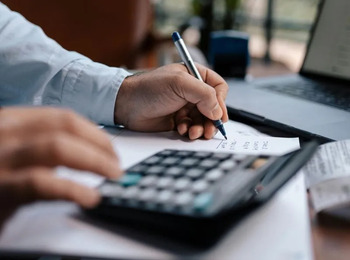 TST define que justiça gratuita na execução não isenta de honorários anteriores