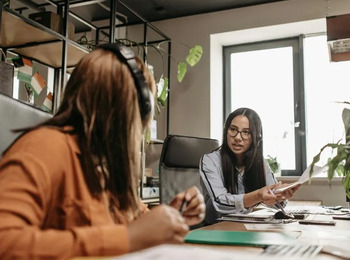 TRT-18 mantém indenização contra Itaú por impor práticas religiosas a bancária