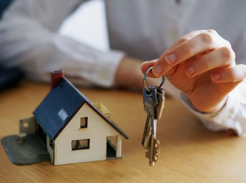 Justiça determina que madrasta pague aluguel a enteados para permanecer em imóvel da família