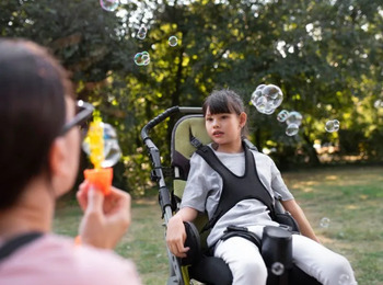 TST assegura redução de jornada a mãe celetista para cuidar de filho com paralisia cerebral