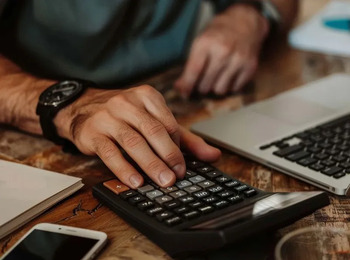 Penhora online atinge bens de genitor e empresa individual em ação de alimentos