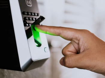 TST confirma direito à indenização para porteiros dispensados após implantação de portarias virtuais