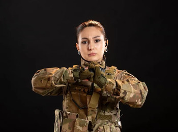 TST mantém condenação de empresa portuária por fornecer EPI inadequado a guarda feminina