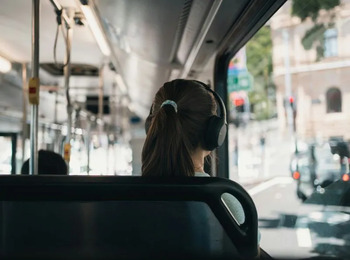 Justiça baiana condena motorista por transfobia ao tratar passageira como 'senhor'