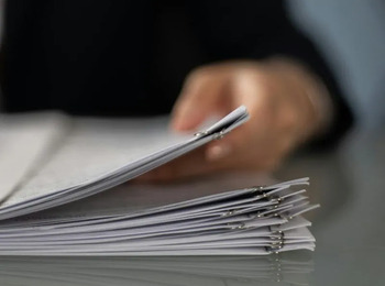 Empresa de telefonia é condenada por uso indevido de documentos em contratação de linhas telefônicas