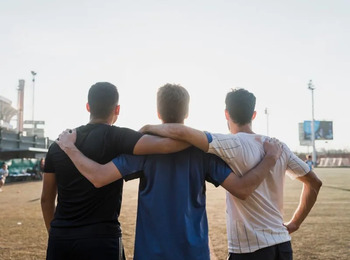 Justiça reconhece união estável de trisal masculino em Goiás