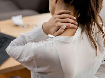 TST reconhece agravamento de fibromialgia e condena empresa a indenizar promotora de vendas