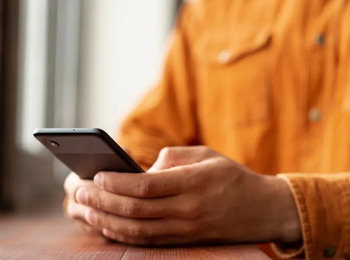 TJMG aumenta indenização por ofensas em grupo de mensagens para vendedor ambulante