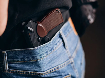 CCJ da Câmara aprova sanções graduais para porte de arma sob efeito de álcool ou drogas