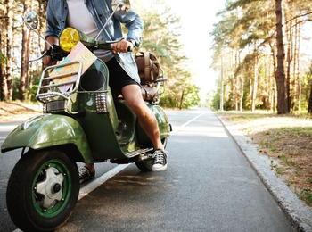 Novas regras para ciclomotores: registro, placa e CNH passam a ser exigidos em todo o Brasil