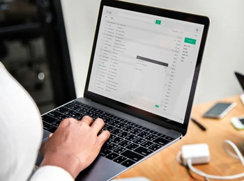 Google é condenado a indenizar por falha em segurança de conta invadida