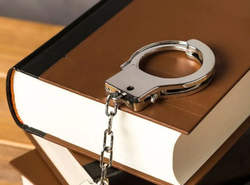 Revisão criminal: o que é, hipóteses de cabimento e quem pode requerer? 