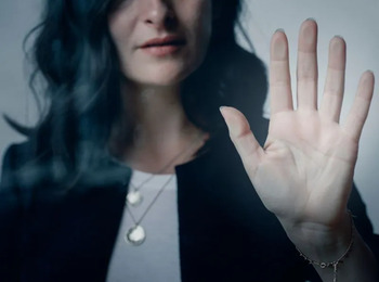 Justiça de Goiás absolve mulher acusada de agressão ao ex-companheiro ao reconhecer legítima defesa