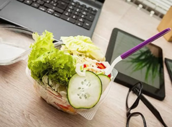 TST afasta prescrição total em integração de vale alimentação