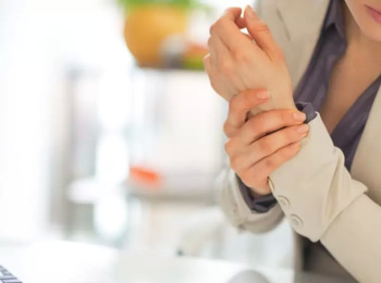 TRT2 mantém dano moral e material decorrente de tendinite