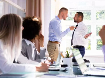 TJSP mantém dano moral por ofensas no local de trabalho